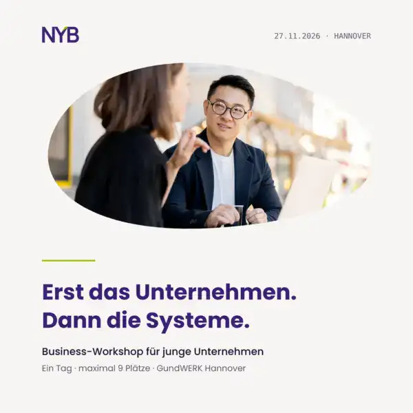 Junge Unternehmer im Gespräch bei Business Workshop in Hannover.